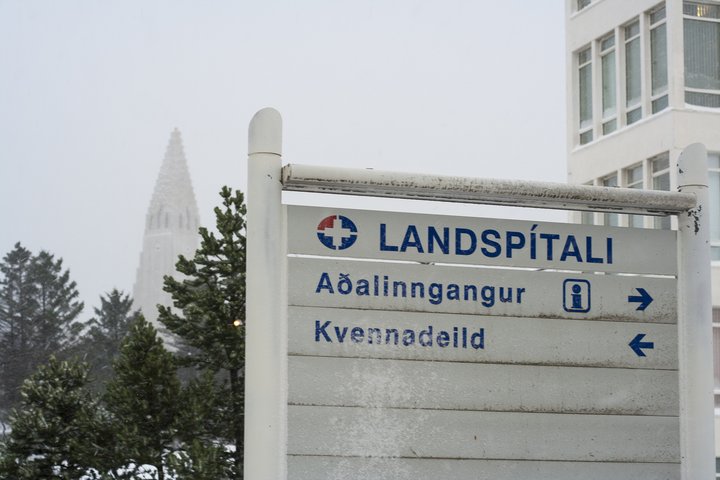 Ljósmæðrafélagið hefur aflýst yfirvinnubanninu sínu.