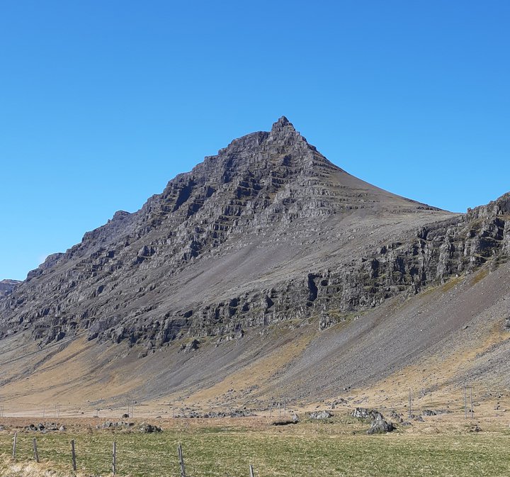Naphorn er á milli Berufjarðar og Breiðdalsvíkur.