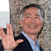George Takei heilsar „Live long and prosper!“