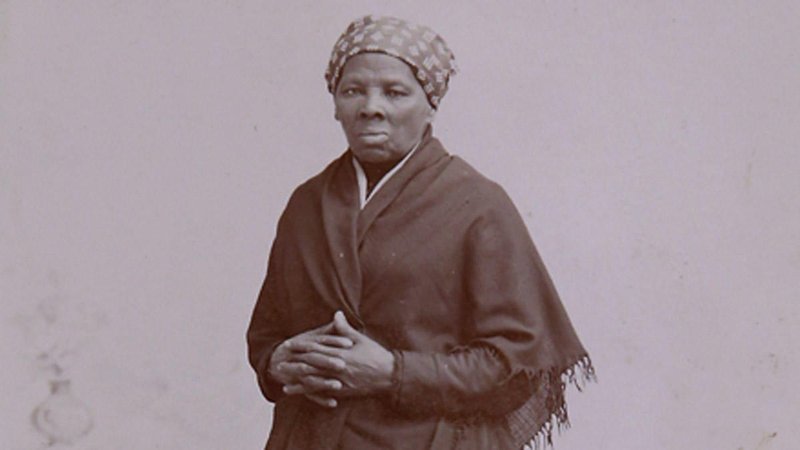 Tubman lést í hárri elli árið 1913. Hún hafði þá markað sinn varanlega sess í sögu Bandaríkjanna fyrir baráttu sína fyrir mannréttindum.