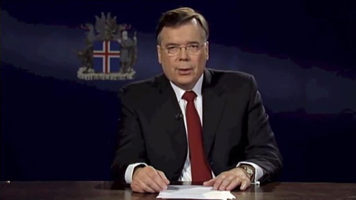 Geir H. Haarde, þáverandi forsætisráðherra, bað guð að blessa Ísland í sjónvarpsávarpi 6. október 2008. Það ávarp markaði upphaf bankahrunsins.