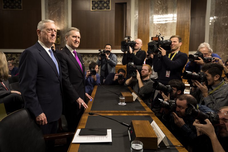 James Mattis, fyrrverandi varnarmálaráðherra Bandaríkjanna, bar vitni í réttarhöldunum yfir Holmes.