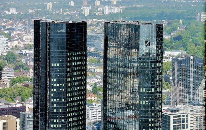 Höfuðstöðvar Deutsche Bank í Frankfurt. Bankinn íhugar að færa 4.000 störf til Evrópusambandsins frá London vegna Brexit.