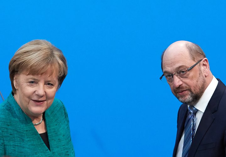 Angela Merkel og Martin Schulz eru mögulega að fara að mynda ríkisstjórn.