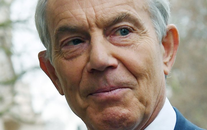 Tony Blair segist vera með lausnir á vanda Verkamannaflokksins og raunar annarra stjórnmálaafla frá miðjunni og til vinstri.