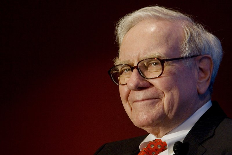 Buffett er enn í fullu fjöri, og leggur línurnar í Berkshire Hathaway, fimmta stærsta skráða félagi í Bandaríkjunum.