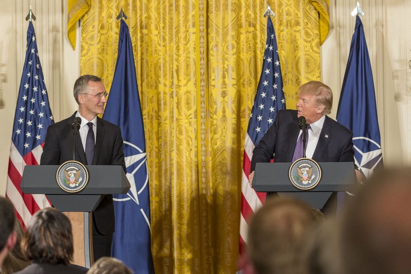 Donald Trump ásamt Jens Stoltenberg, framkvæmdastjóra NATO, í Washington.