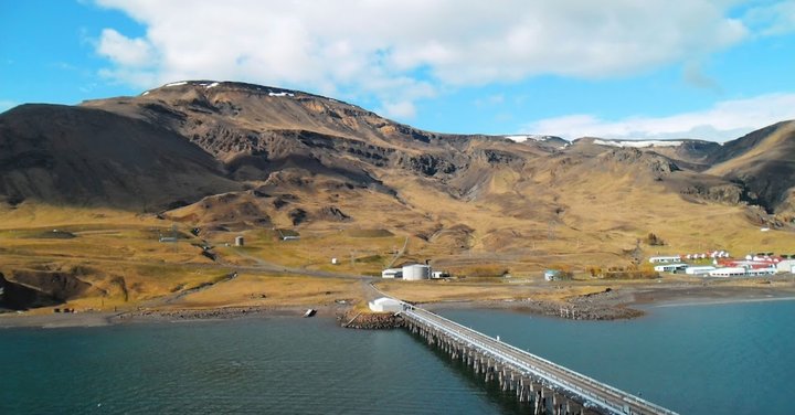 Brekkukambur er hæsta fjall Hvalfjarðarstrandarinnar. Á toppi þess hyggst Zephyr Iceland reisa 250 metra háar vindmyllur.