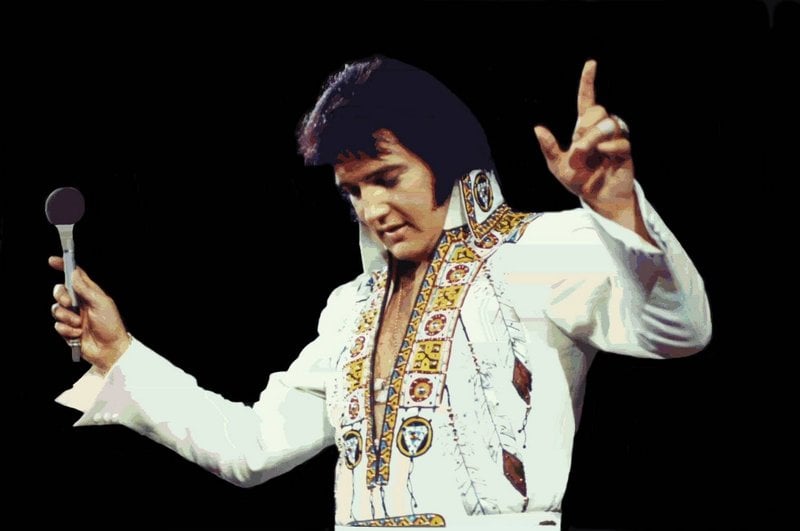 Elvis breyttist mikið í útliti síðustu árin. Hann þyngdist meðal annars mjög mikið.