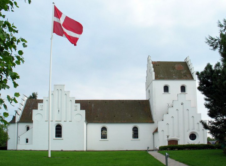 Kirkja í Holte í Danmörku.