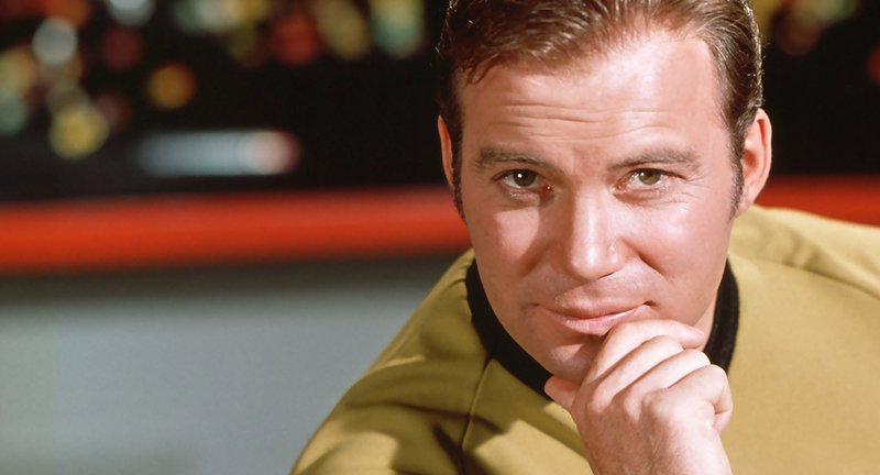 Karakterinn James T. Kirk leikinn af William Shatner.