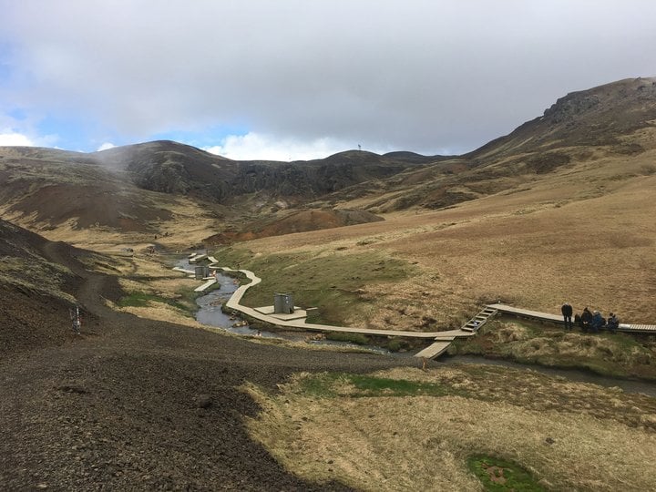 Reykjadalur er vinsæll áfangastaður ferðamanna. Svæðið er innan Sveitarfélagsins Ölfuss.