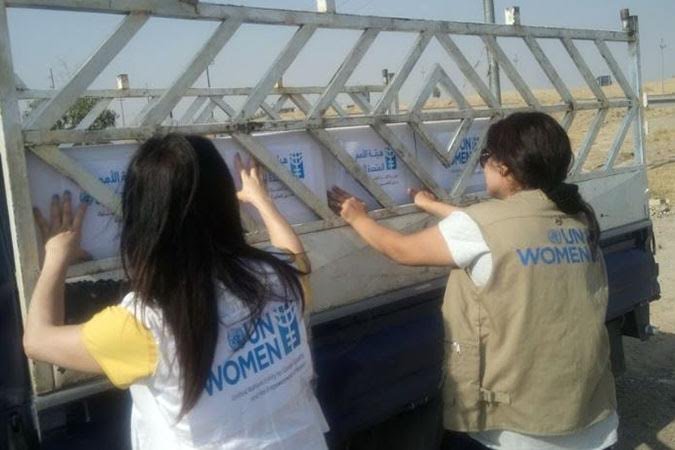 UN Women dreifir Sæmdarsettum í Írak Mynd: UN Women