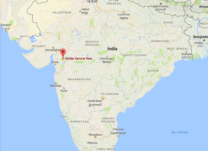 Stíflan er staðsett í Gujarat-fylki á Indlandi. Mynd: Google-maps.