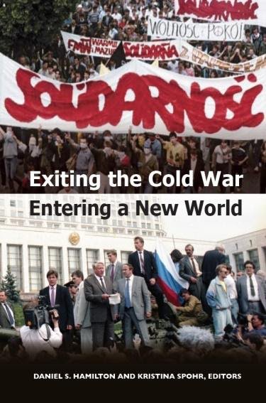 „Exiting the Cold War – Entering a New World“, ritstjórar: Hamilton og Spohr, Johns Hopkins University).