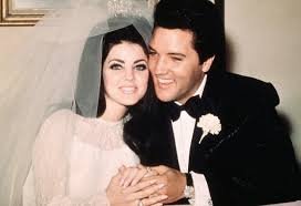 Elvis og Priscilla hittust fyrst þegar hún var einungis 14 ára gömul. Fjórum árum síðar var Priscilla flutt inn í Graceland.