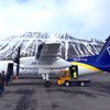 Flugfélag Íslands hefur haft tvær minni gerðir Bombardier-véla í áætlunarflugi enda henta stóru vélarnar þrjár ekki til lendingar á Ísafirði, í Nuuk eða í Ilulissat. Hér má sjá Bombardier Dash 8-Q200.