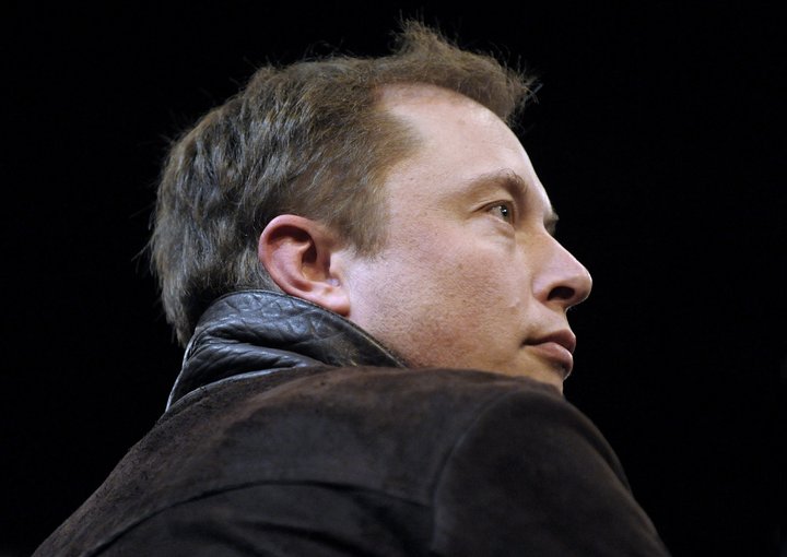Elon Musk er forstjóri fyrirtækisins Tesla.