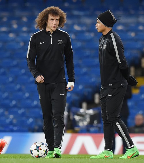 Hinir sókndjörfu varnarmenn, David Luiz og Thiago Silva, skorðu mörkin gegn Chesea á Stamford Bridge á síðasta ári.