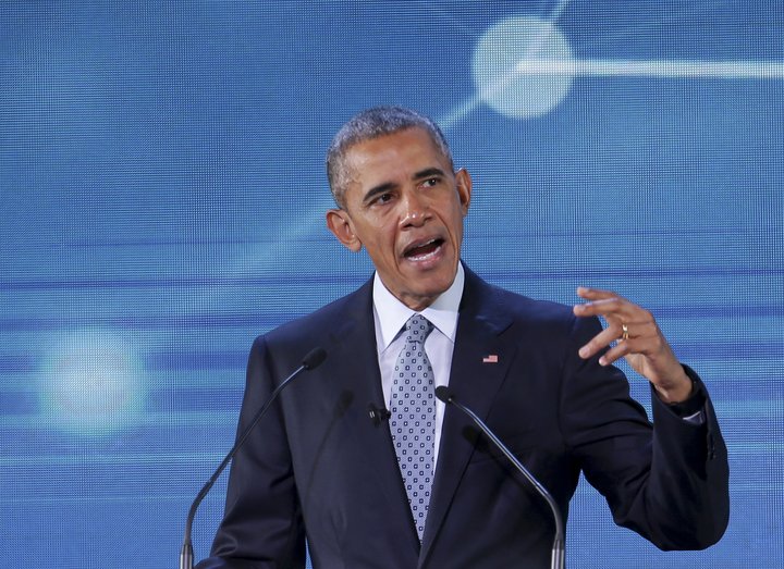 Obama flutti ræðu í Manila í gærkvöldi þar sem hann sagði Kínverja einfaldlega verða að hætta að hnykla vöðvana.