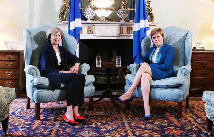 Theresa May og Nicola Sturgeon.