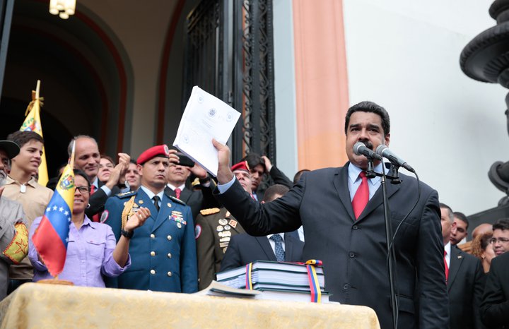Nicolás Maduro tók við af Hugo Chavez. Astandið í Venesúela hefur, vægast sagt, versnað mikið í stjórnartíð hans. MYND/EPA