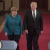 Angela Merkel og Donlald Trump áttu sinn fyrsta fund fyrir helgi. Þau eru af mörgum talin vera í forystu fyrir andstæð öfl í heiminum í dag.