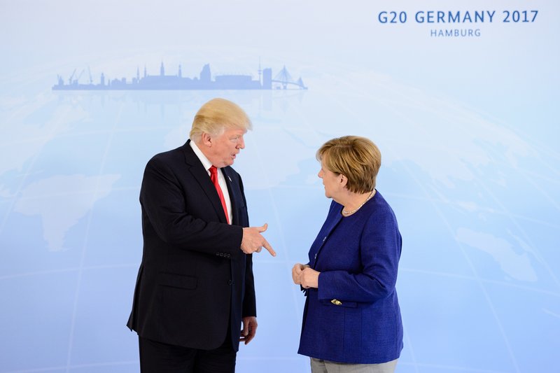 Leiðtogar G20 ríkjanna komu til Hamborgar í gær. Leiðtogafundurinn hefst í dag. Trump og Merkel hittust í gær.