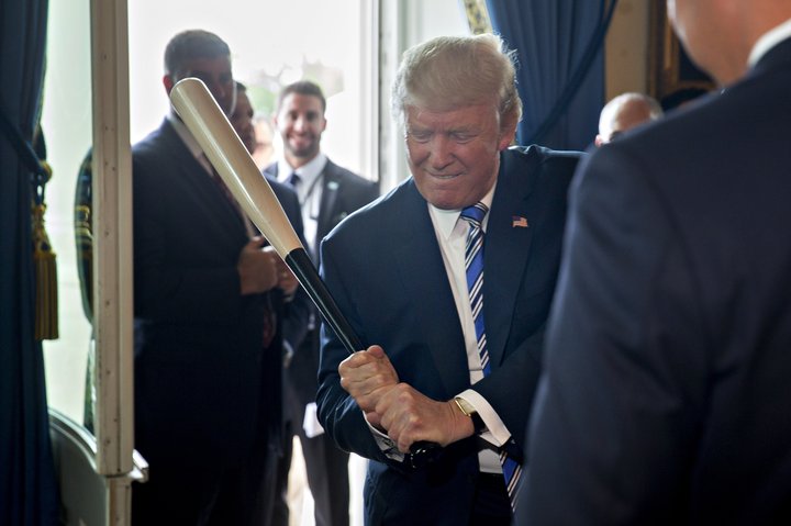 Donald Trump, forseti Bandaríkjanna, telur loftslagsbreytingar ekki vera af mannavöldum, þvert á vísindalegar niðurstöður.