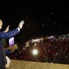 Recep Tayyip Erdogan fagnar með stuðningsmönnum sínum í gær.