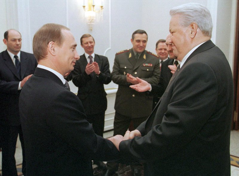 Vladimír Pútín og Boris Jeltsín í kveðjuhófi hins síðarnefnda á gamlársdag 1999.