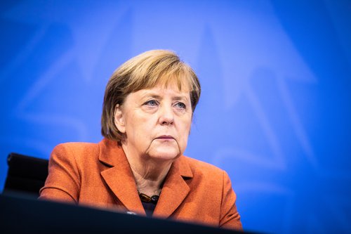 Angela Merkel, kanslari Þýskalands, segir betra að flýta sér hægt við útgáfu bólusetningavottorða. Mynd: EPA