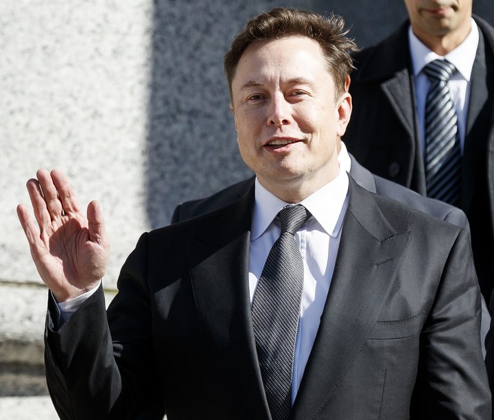 Samvkæmt auðmannalista Forbes er Elon Musk ríkasti maður heims. Auðævi hans eru metin á rúma 223 milljarða Bandaríkjadala, Það samsvarar 29 þúsund milljörðum króna.