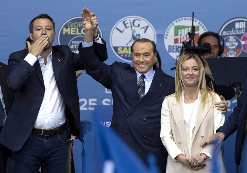 Matteo Salvini, Silvio Berlusconi og Giorgina Meloni verða leiðandi í ítölskum stjórnmálum á næstunni. Mynd: EPA