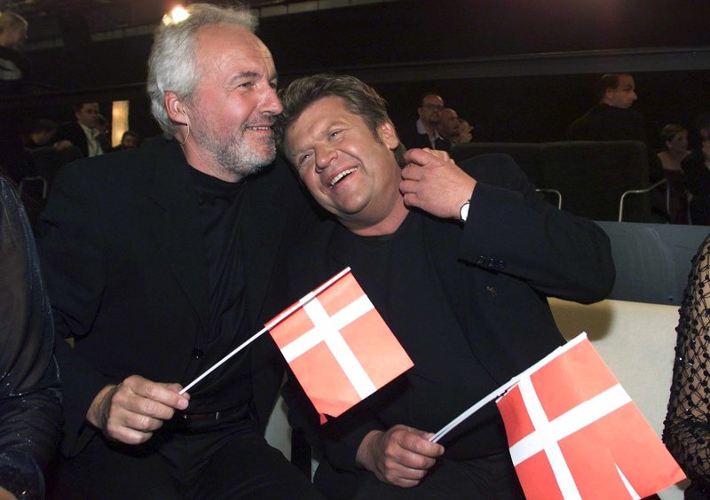 Olsen bræður, Jørgen og Niels Olsen., fagna sigri í 45. Eurovision söngvakeppninni sem haldin var í Globen-höllinni í Svíþjóð, 13. maí 2000.