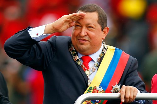 Þegar Hugo Chávez lést úr hjartaáfalli í mars 2013 einungis 58 ára gamall hafði hann sem forseti landsins leitt það í gegnum bólivarianska byltingu – kennda við hetju sjálfstæðisbaráttu Venesúela Simón Bolívar.