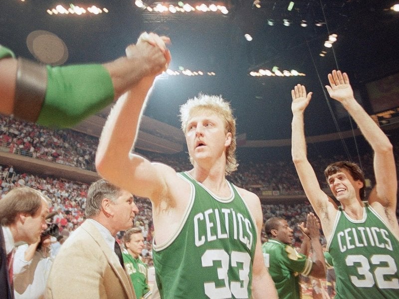 Larry Bird lék með Boston Celtics í NBA-körfuboltadeildinni bandarísku.