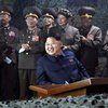 Kim Jong-un, leiðtogi Norður-Kóreu, ásamt herforingjum.