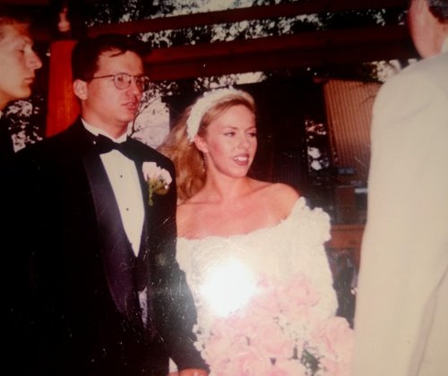 Stewart Rhodes og Tasha Adams höfðu verið gift í 25 ár þegar Tasha flúði með börn þeirra sex. Mynd: Facebook